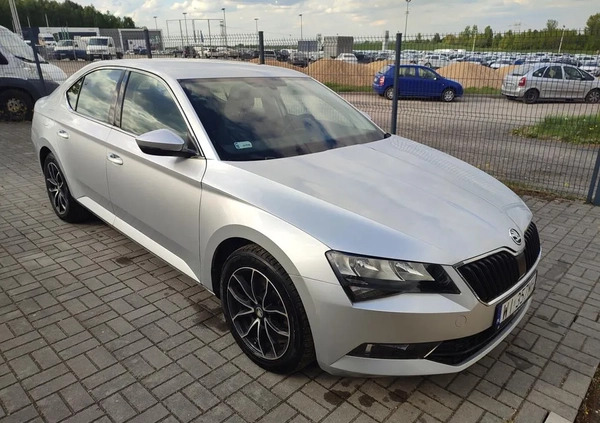 Skoda Superb cena 69000 przebieg: 80400, rok produkcji 2017 z Serock małe 121